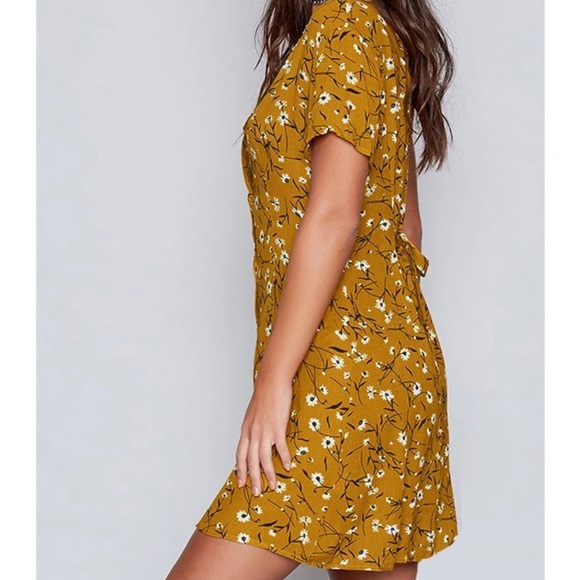 Reverse Yellow Floral Button Down Dress Large NWT - Picture 3 of 14